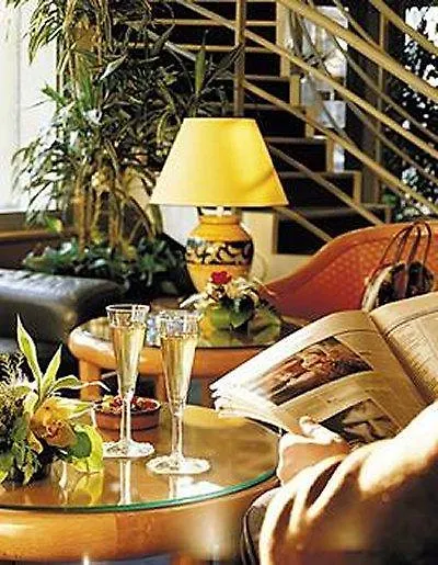 Hôtel Median Paris Porte de Versailles Hotel
